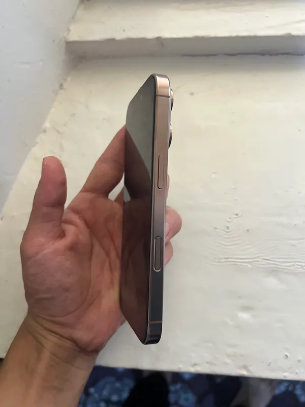 I phone 16 pro 4 I phone 16 pro 4