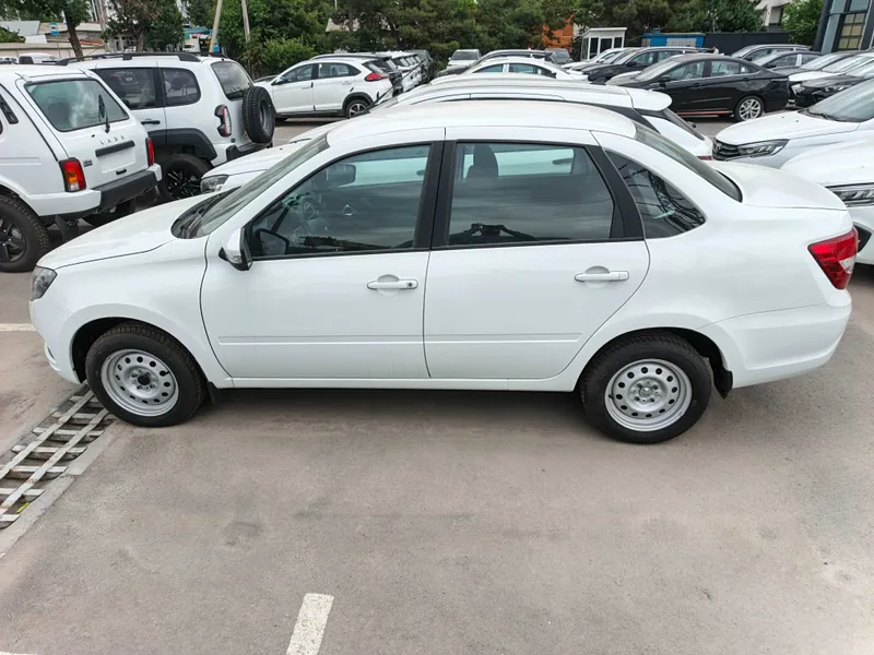 LADA Granta Sedan — фото 1