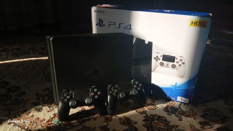 PlayStation 4 Slim. Срочно 1 PlayStation 4 Slim. Срочно 1