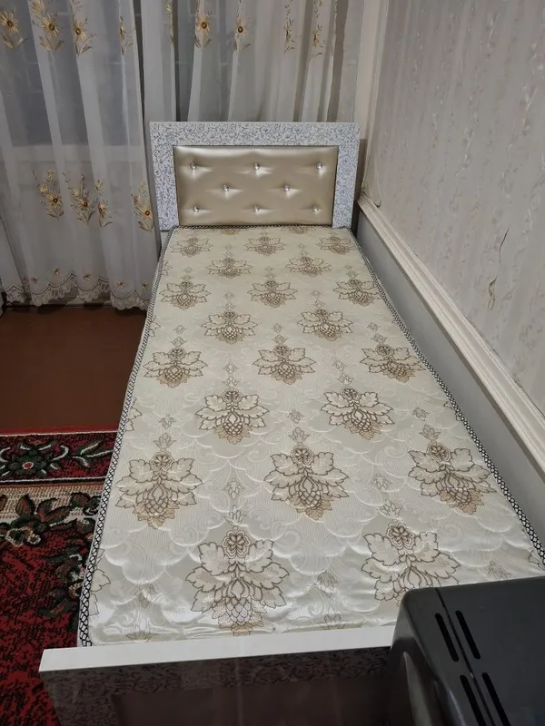 Одна спальня кровать в хорошем состоянии матрас как новый . 2 Одна спальня кровать в хорошем состоянии матрас как новый . 2