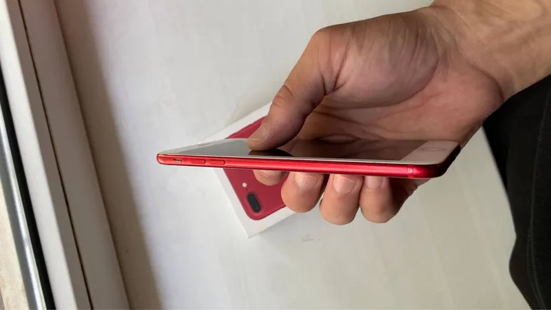Iphone 7+ (Red product) 256gb 4 Iphone 7+ (Red product) 256gb 4