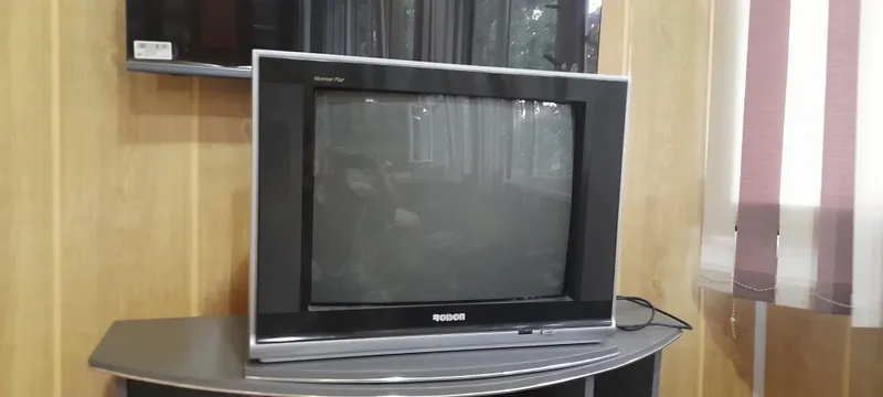 Телевизор ройсон с подставкой 1