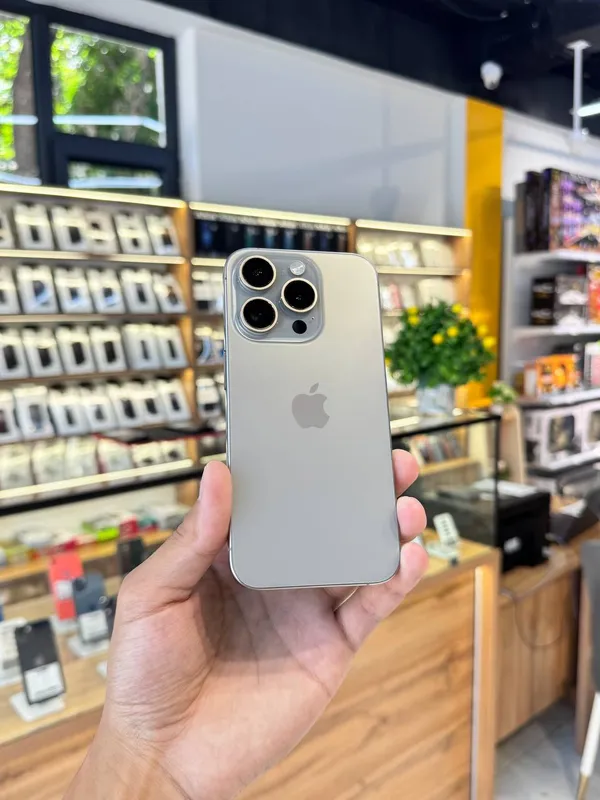 iPhone 15 Pro (256 GB)