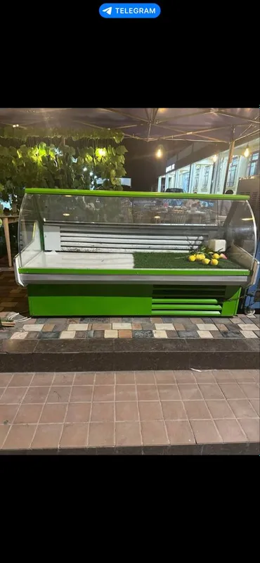Haladelnik vitrina 2 Haladelnik vitrina 2