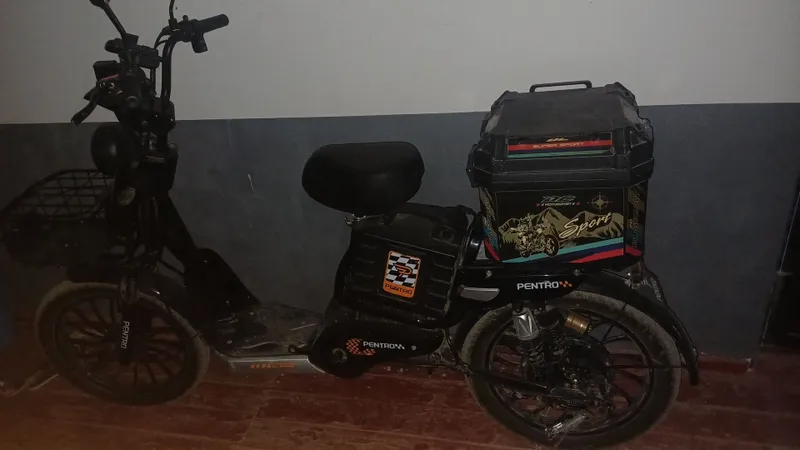 Skuter sotiladi xolati zor Skuter sotiladi xolati zor