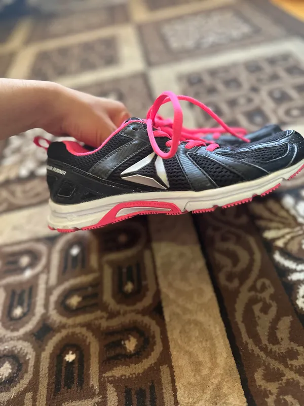Оригинальные женские кроссовки Reebok, размер 37