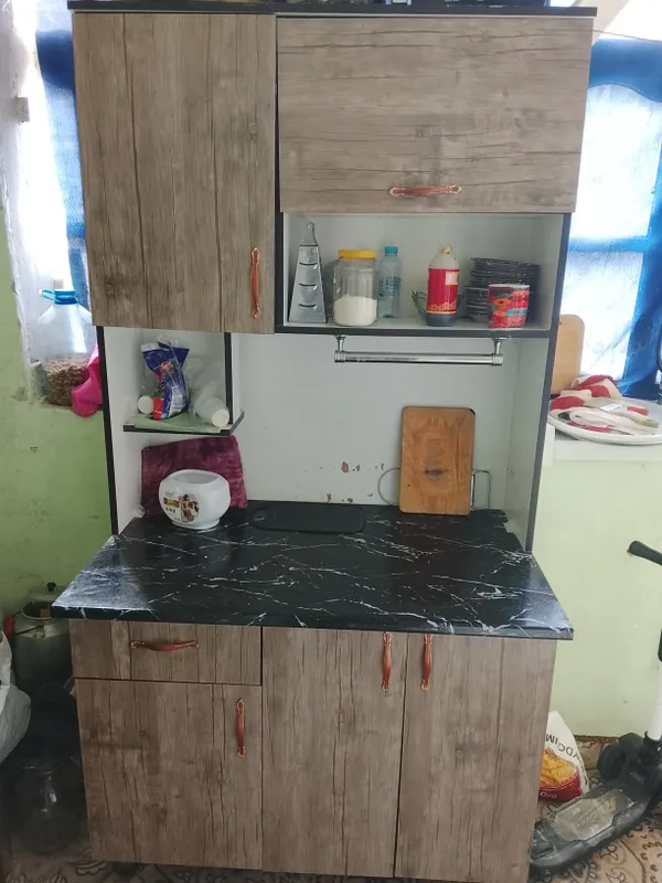 Kuxniya mebel sotiladi