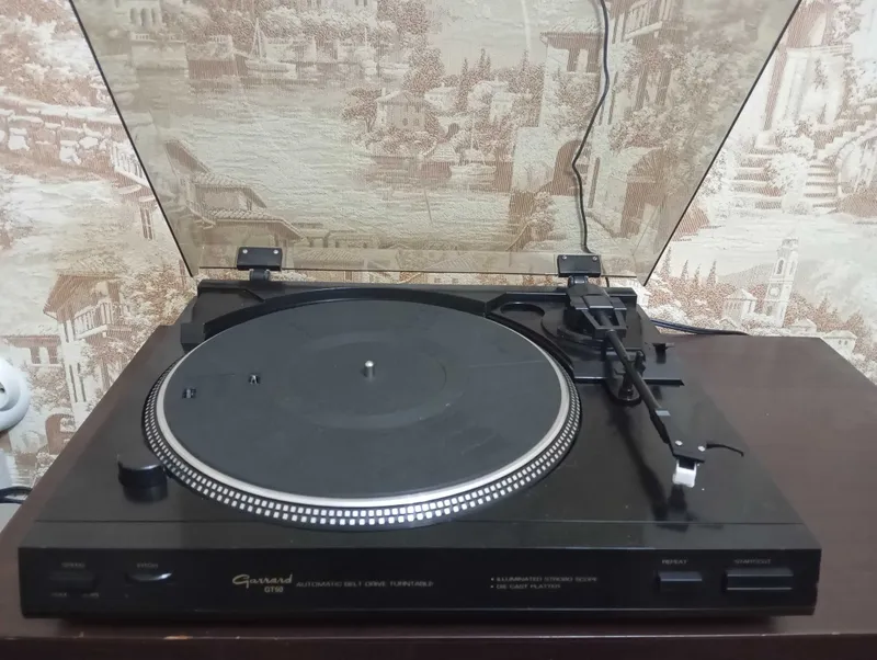 Продам проигрыватель винил дисков GARRARD. — фото 1