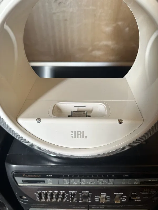 Продается колонка JBl — фото 1