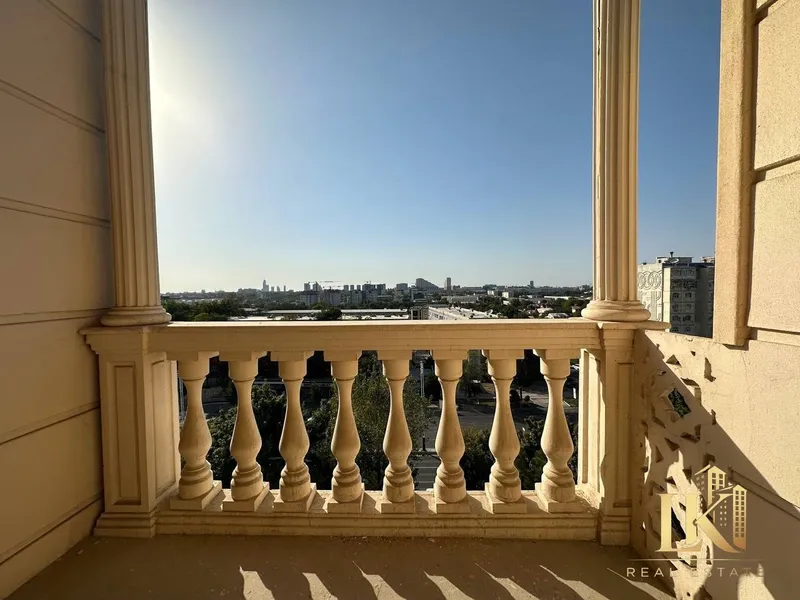 Продаётся просторная 4-комнатная квартира в ЖК Sultaniya, Мирзо-Улугбекский район, вид на город и двор, без ремонта — фото 2