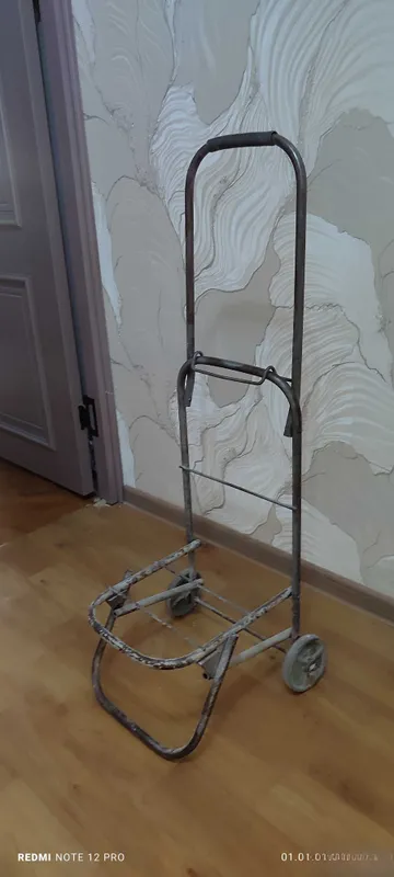 Sumkalar uchun metall aravacha 1 Sumkalar uchun metall aravacha 1