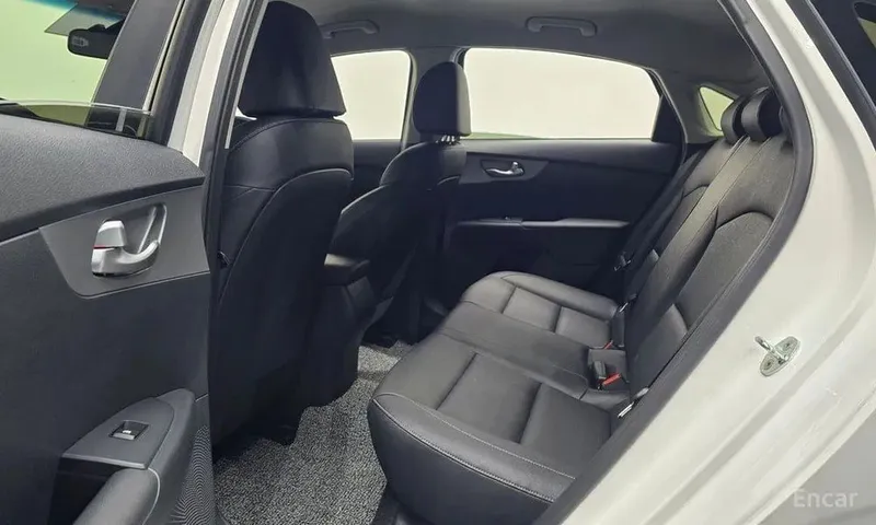 Kia K3 Standard Benzin 7