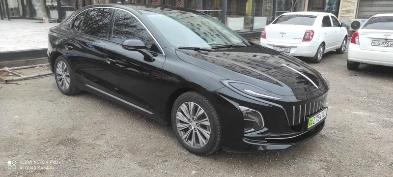Hongqi e-qm5 sotiladi