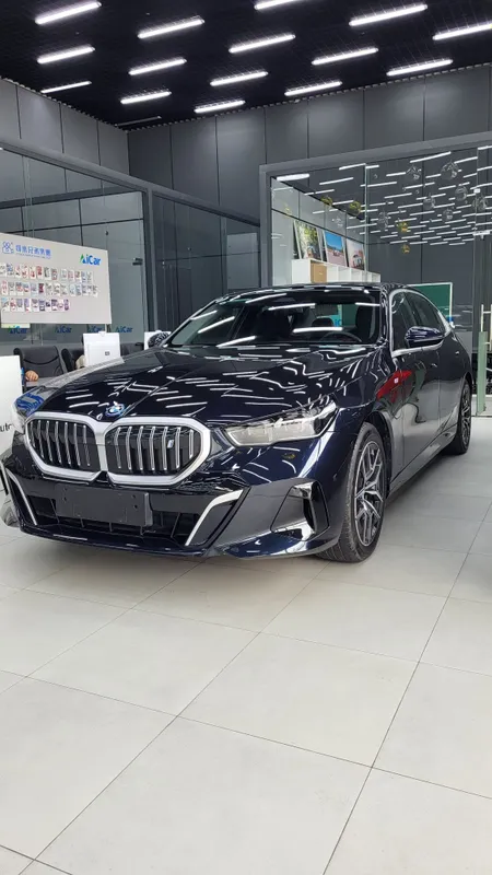 BMW i5 40L Nalichi