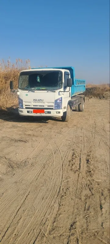 Isuzu samosval 2012