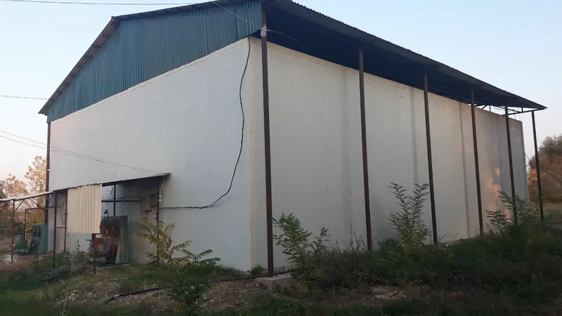Холодильник сотилади