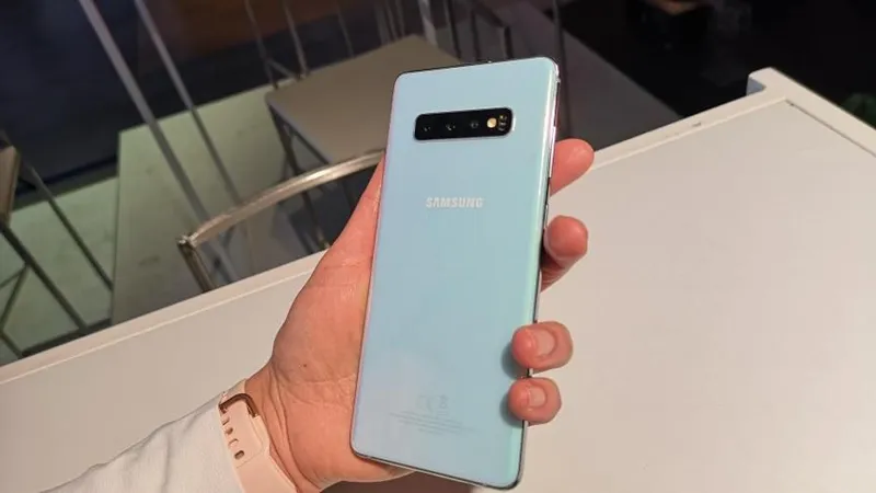 Samsung Galaxy S10 holati ideal, kamchiligi yoʻq