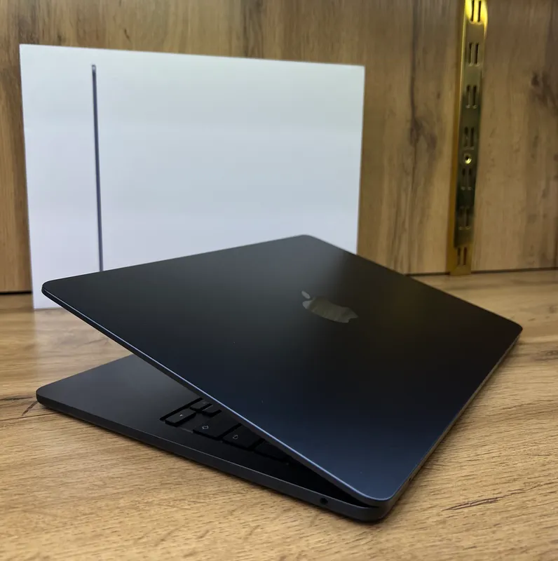 MacBook Air M2 4 MacBook Air M2 4