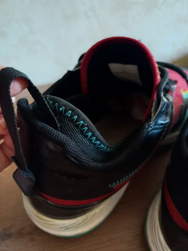 Кроссовки ZOOM б/у, р.42 3 Кроссовки ZOOM б/у, р.42 3