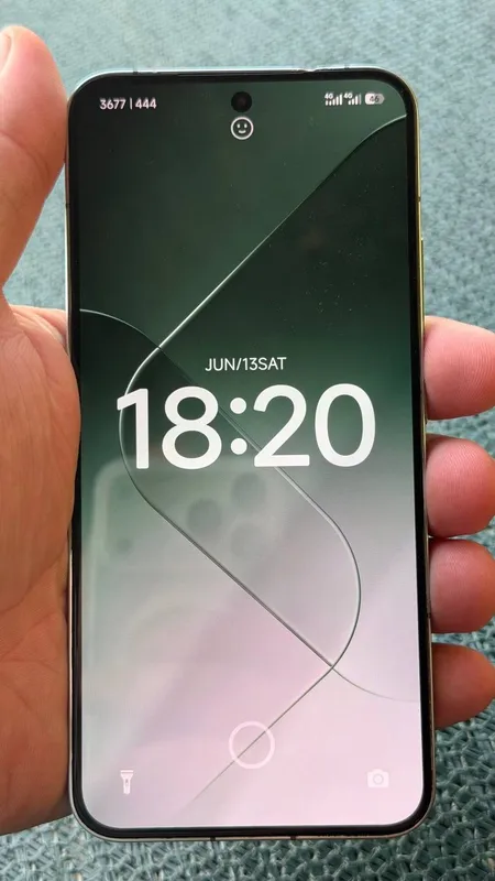 Xiaomi 14 sotiladi.