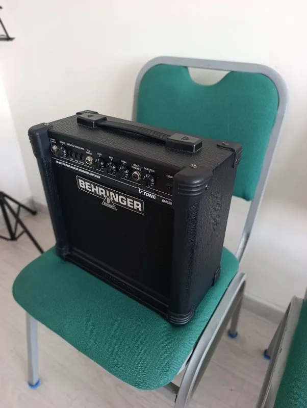 Комбоусилитель BEHRINGER 2