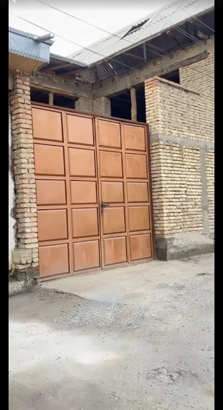 Navoiy Xatirchi Tumanida 2 Qavatli hovli