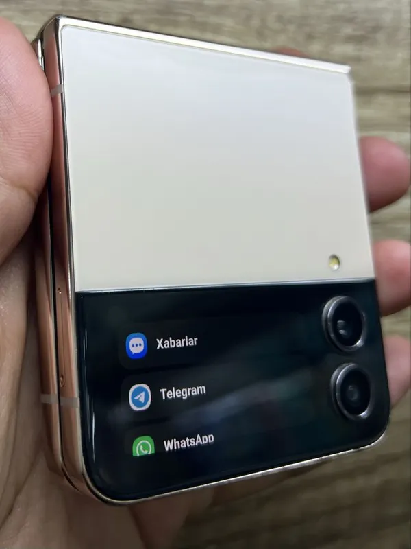 Продам Samsung Galaxy Z Flip 4 Pink Gold б/у 256 ГБ, экран не работает 1 Продам Samsung Galaxy Z Flip 4 Pink Gold б/у 256 ГБ, экран не работает 1