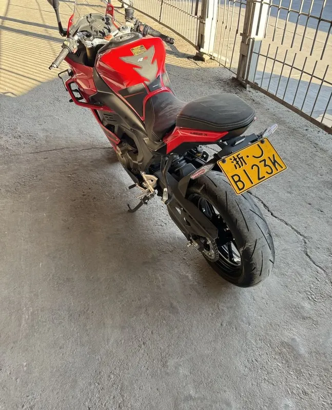 QJ Moto 550S. 3 QJ Moto 550S. 3