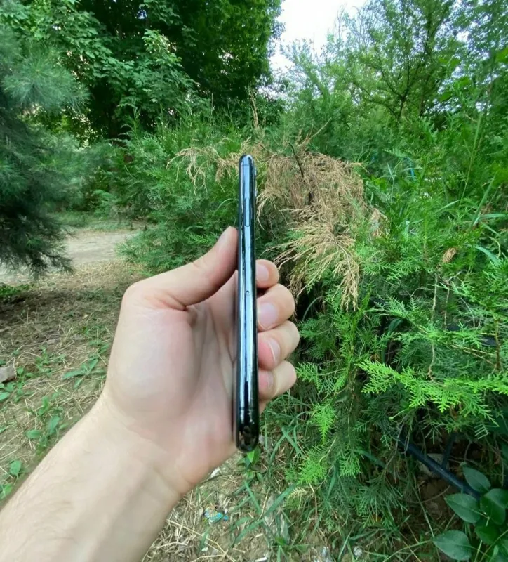 Iphone 11 pro holat rasmda