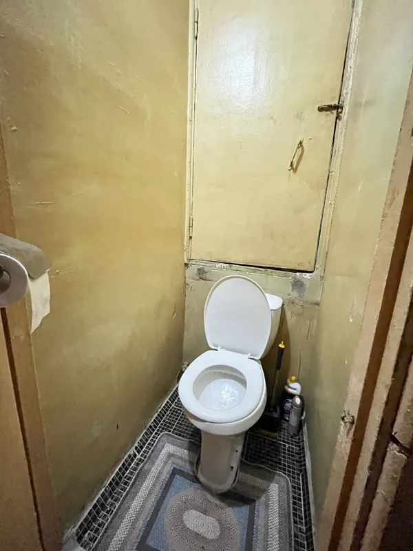 1/4/4 Aviatorlar-2, Kadysheva bozori yonida, 1,5*6 balkonli sotiladi 4