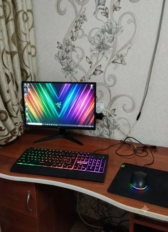 Kompyuter sotiladi 400$ 1