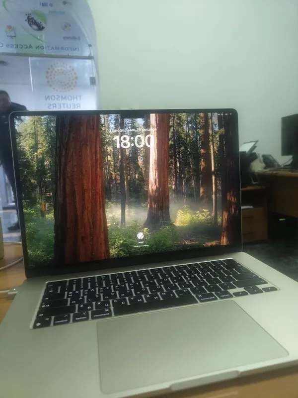 Продам Makbook M2 air 15 16/512 silver gold — фото 2