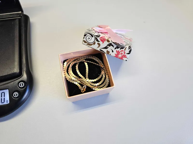 Sotiladi: chiroyli zanjir (Midas), 9,52 g oltin, 585 probali 1 Sotiladi: chiroyli zanjir (Midas), 9,52 g oltin, 585 probali 1