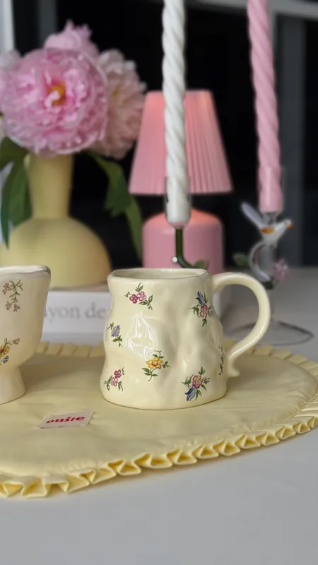 Чашка с мягкой, необычной формой