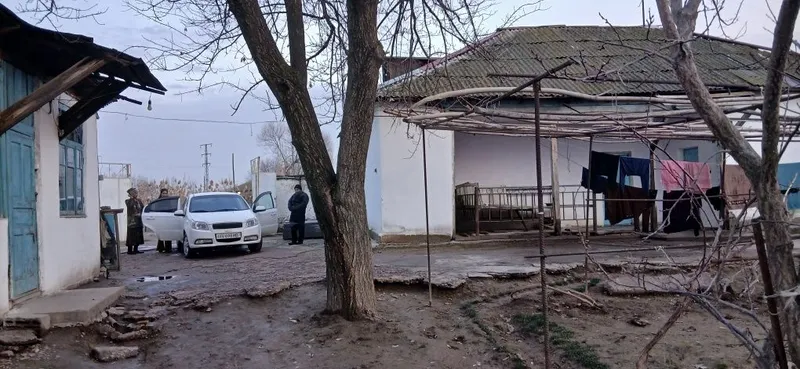 Uy sotiladi 35 sotiq