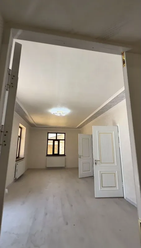 В Нурафшоне продаётся жилой дом на 2 сотках, 4 комнаты 2
