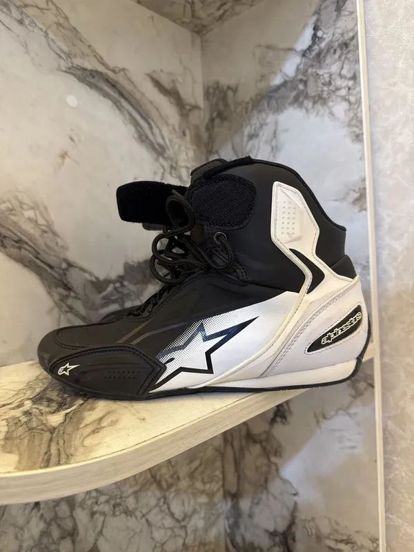 Moto boots sotiladi Alpinstar original