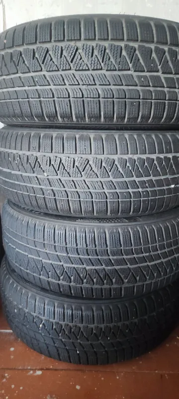 Продам зимние шины 235/55/19 1 Продам зимние шины 235/55/19 1