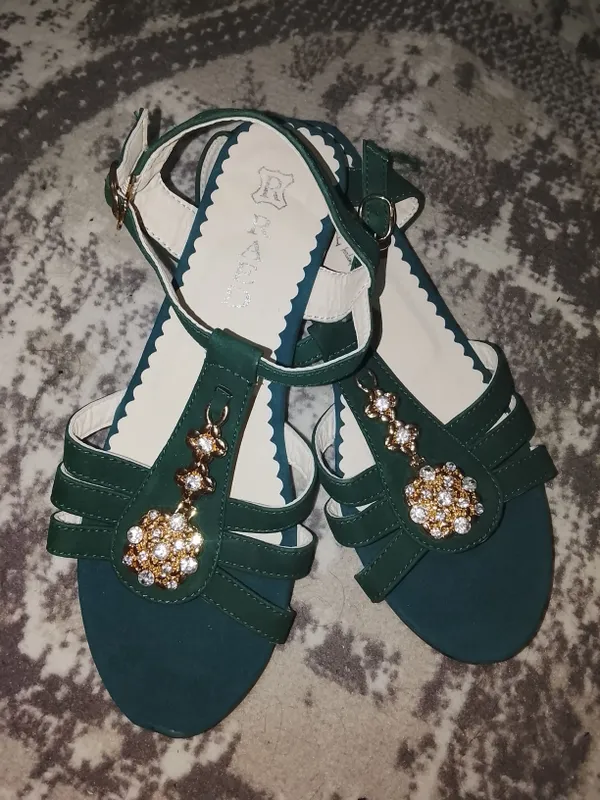 ayollar oyoq kiyimi 1