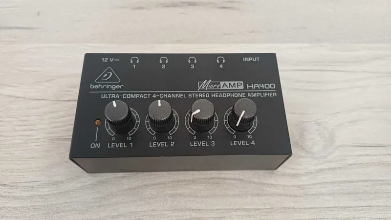 Behringer HA400 4-Channel Stereo Headphone Amplifier — фото 1