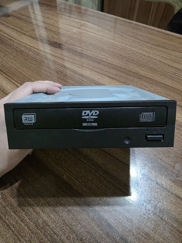 Дисковод DVD R-RW Дисковод DVD R-RW