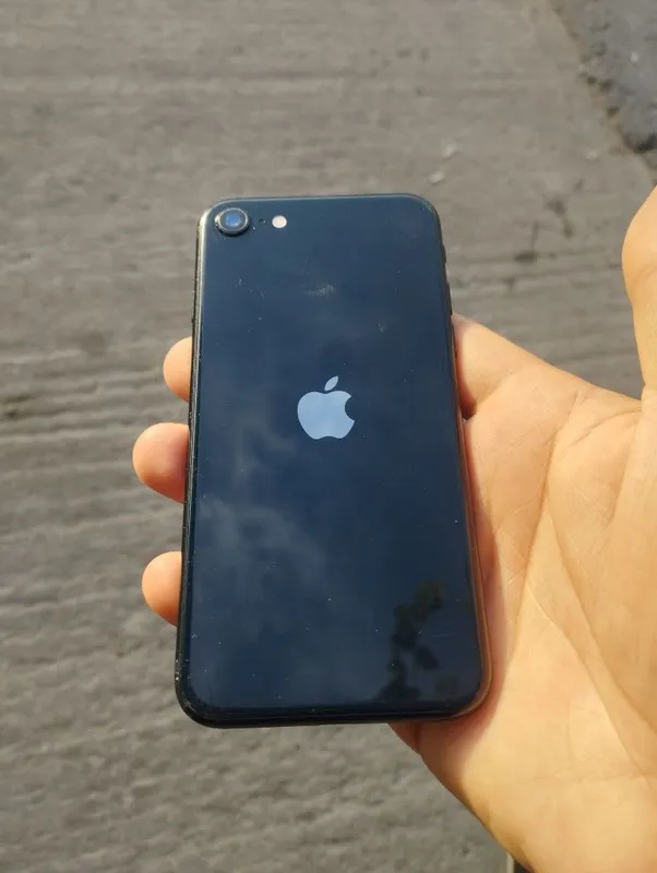 Iphone SE 3 GEN 2022 срочно продам — фото 1