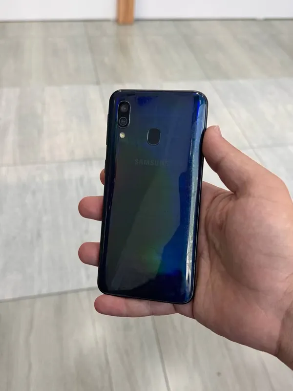 Samsung galaxy A40 64/4 gb srochna sotladi Samsung galaxy A40 64/4 gb srochna sotladi