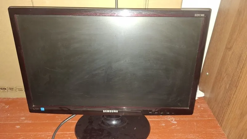 Samsung 22 60 Hz monitor satiladi 2 Samsung 22 60 Hz monitor satiladi 2