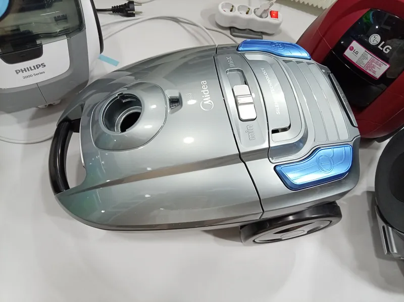 Пылесос мишкавой Midea MKZC 400 1
