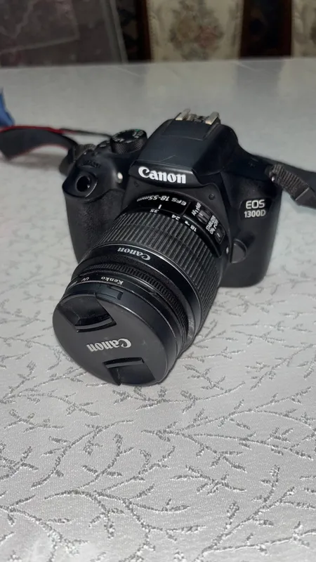 Canon EOS 1300D oynali kamera. 1 Canon EOS 1300D oynali kamera. 1