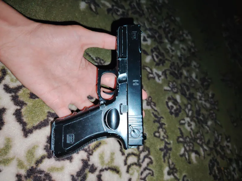 Игрушечный пистолет в стиле Glock BB / Airsoft 2 Игрушечный пистолет в стиле Glock BB / Airsoft 2