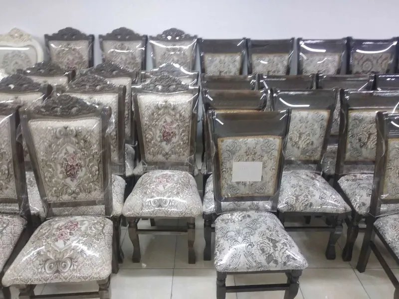 Menda mebelni yangiday qiladigan bir tanishim bor. 6