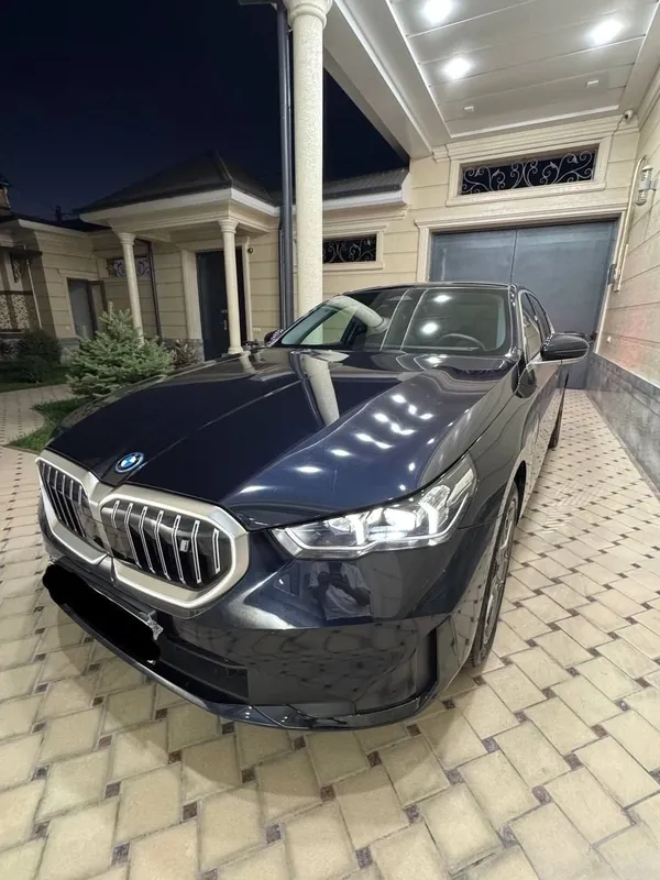 BMW i5 35 L Long 1 BMW i5 35 L Long 1