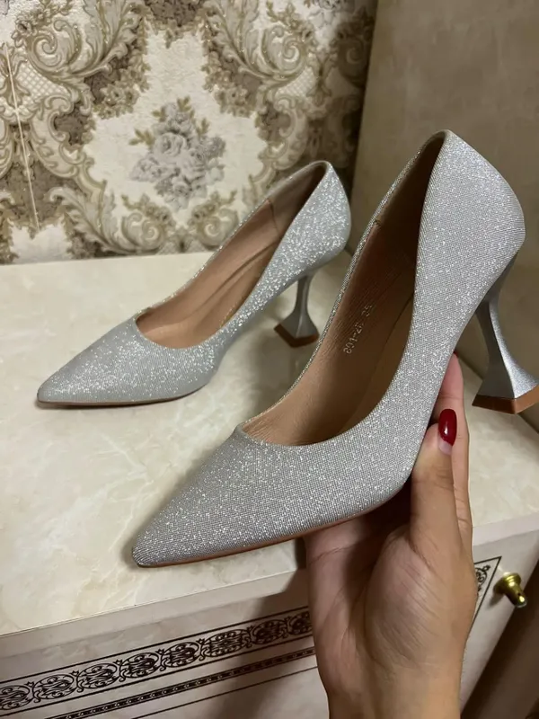 Yaltiroq Tufli Holati yengidek 35 razmer Yaltiroq Tufli Holati yengidek 35 razmer